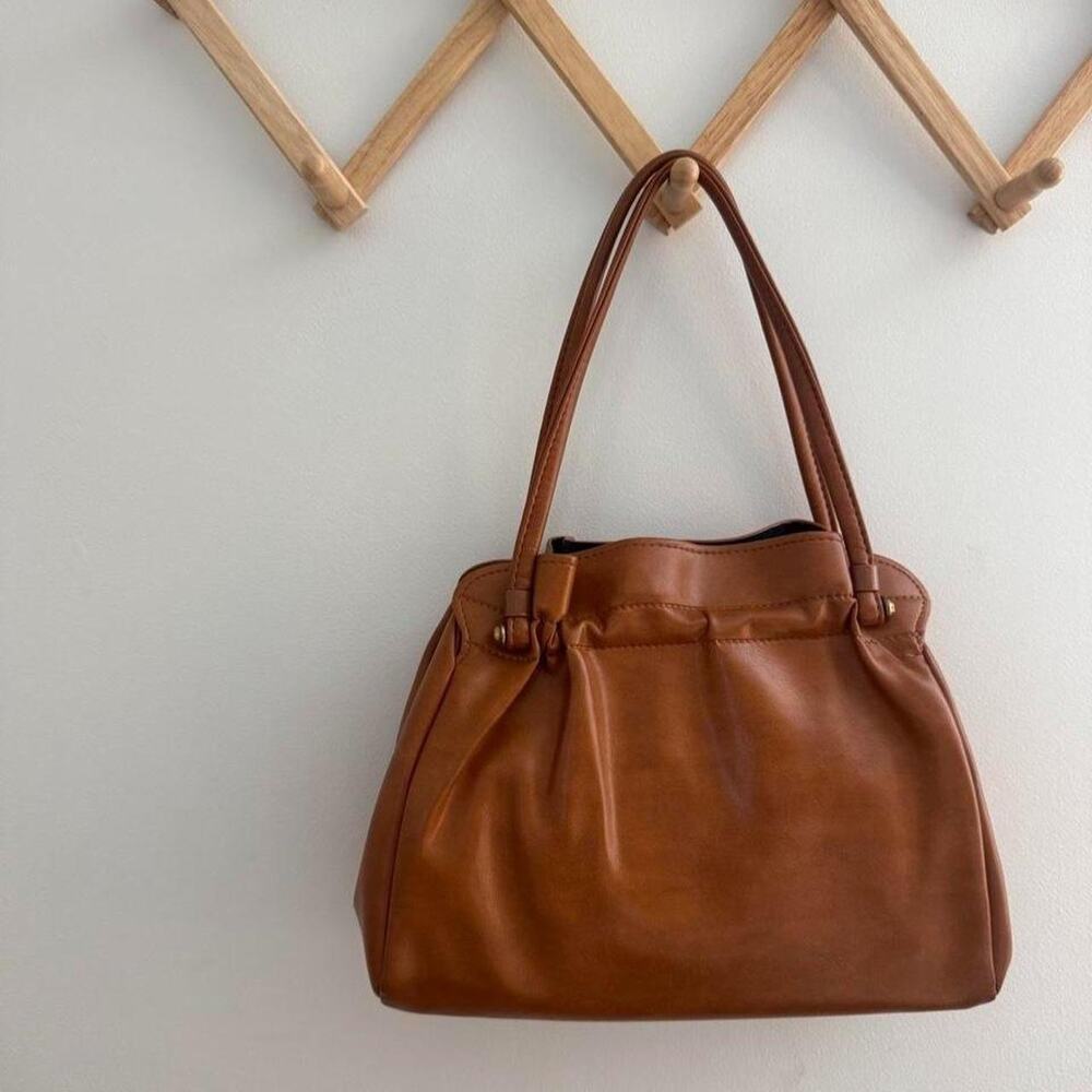 Tan vintage leather looking purse